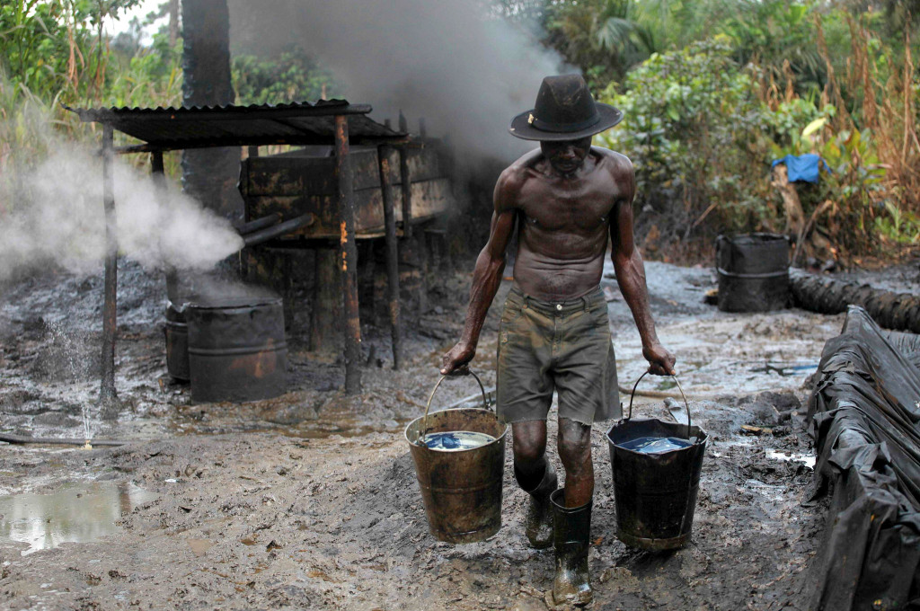 Três coisas que podem dar errado em uma refinaria ilegal de petróleo na Nigéria